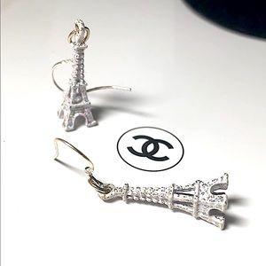🖤NEW💕White Eiffel Tower earrings